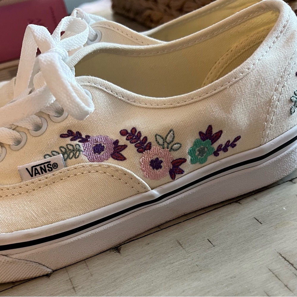 Vans Cream Canvas Low-Top Sneakers with Purple & Teal Floral Embroidery